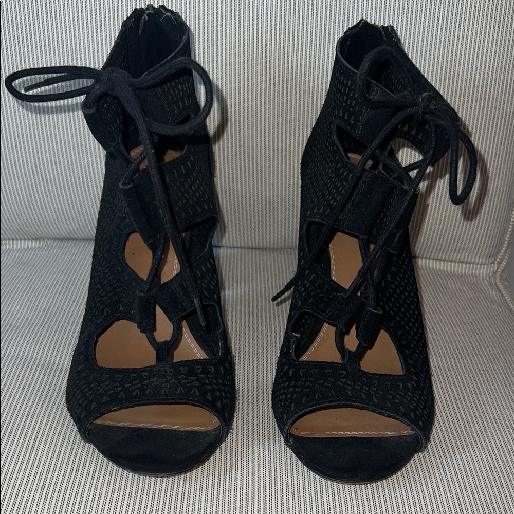 Crown Vintage Elegant Black Lace-Up Women's Shoes Size 9